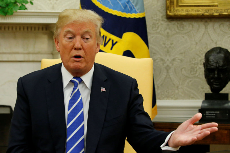 Multimillonario busca la destitución de Trump