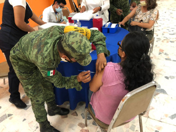 Aplican segunda dosis a personas de entre 50 y 59 años en Nuevo Laredo 