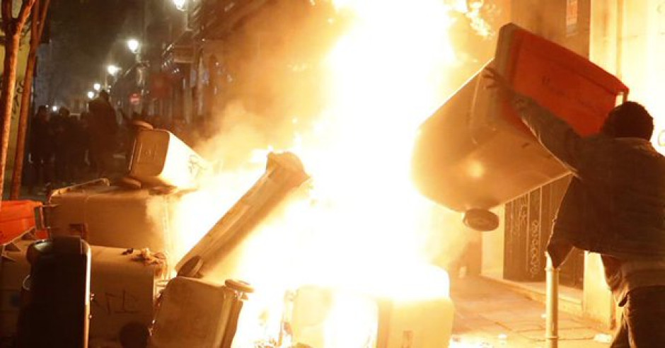 Seis detenidos en los disturbios de Lavapiés tras la muerte de un mantero