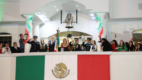 17 mil personas dan el Grito de Independencia con Maki Ortiz