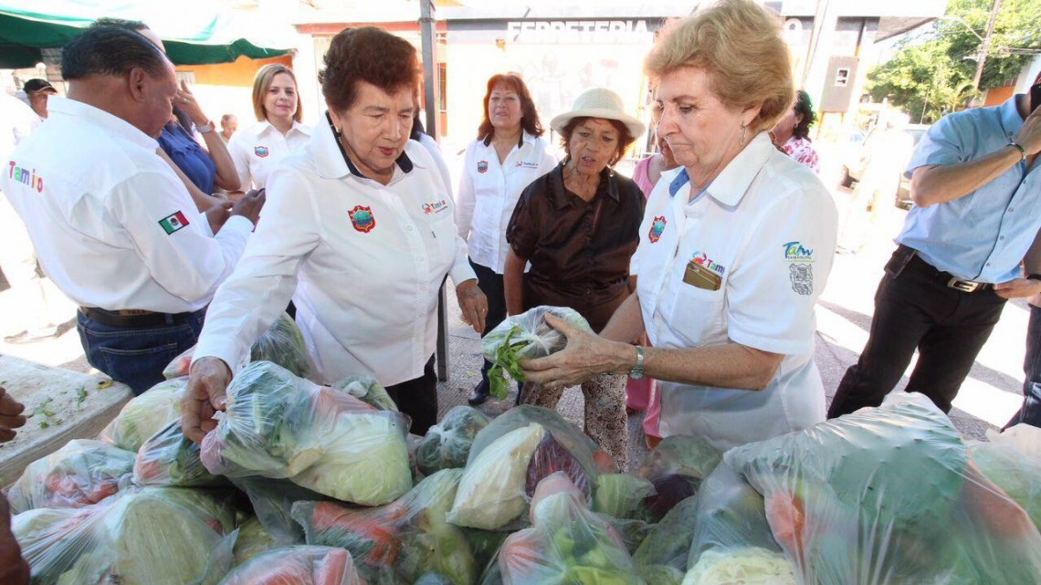 Beneficia Ayuntamiento a habitantes de la colonia Nacional