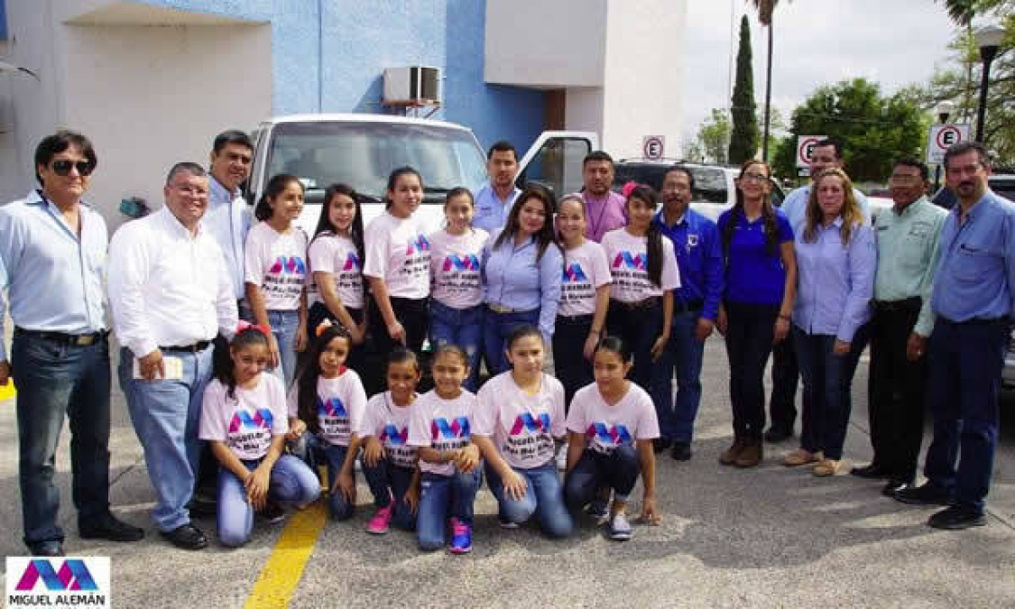 Alumnas de primaria viajan a Victoria por juegos nacionales 