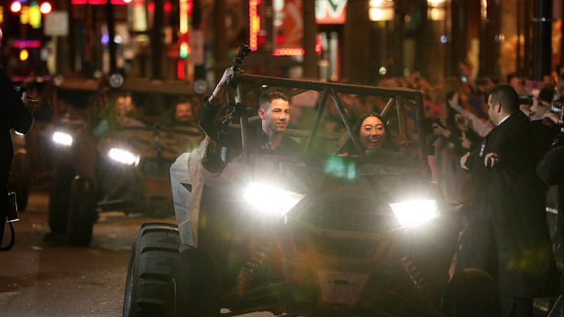 Los Jonas Brothers en la premiere de 'Jumanji' para apoyar a Nick