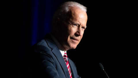 Equipo de Biden rechaza “difamaciones” sobre sus actitudes con mujeres