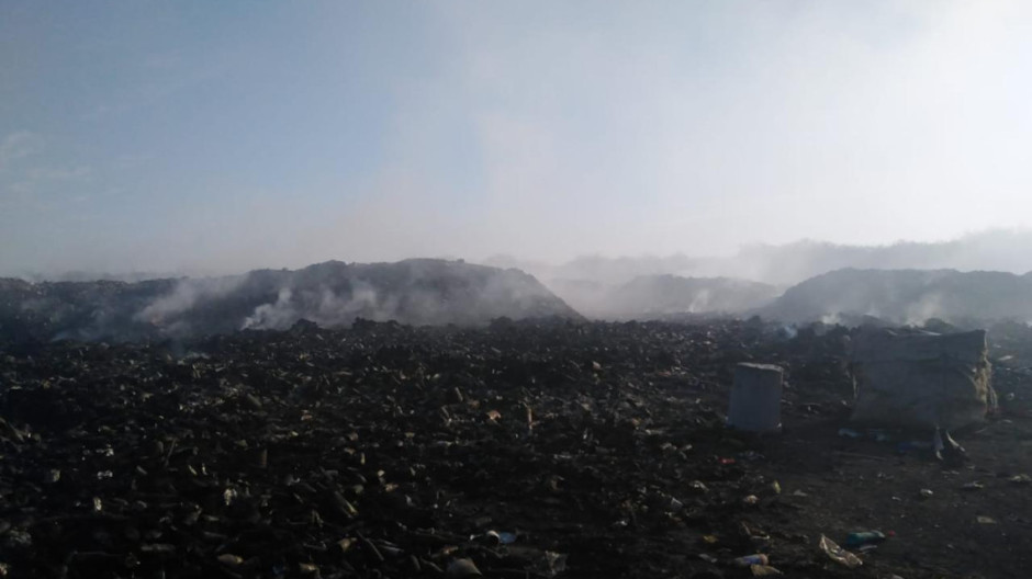 Continúan sofocando el fuego en Las Calabazas
