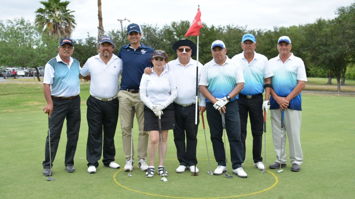 Maki Ortiz inaugura XXV Torneo de Golf de la Amistad Rotaria