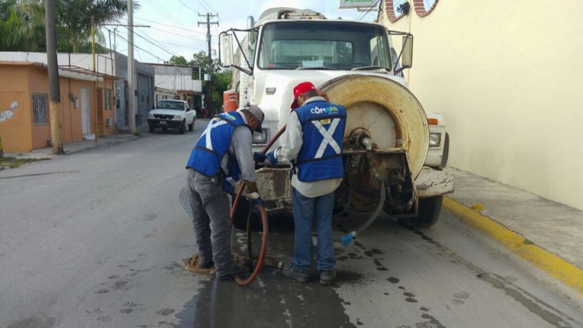 Comapa trabaja con equipo vactor