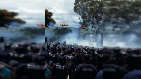 CNTE intenta derribar helicóptero con periodistas a bordo