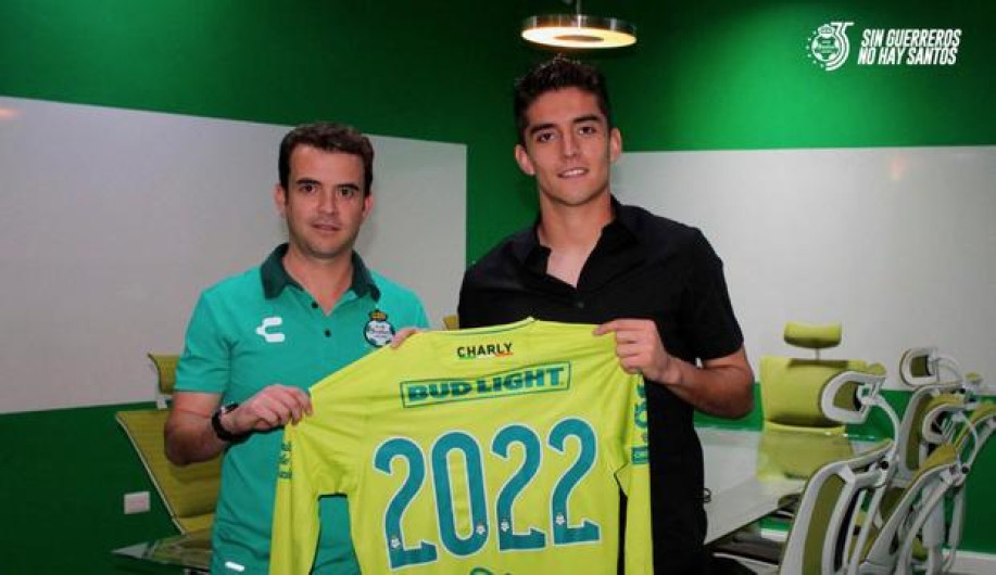 Carlos Acevedo renueva contrato con Santos Laguna hasta el 2022