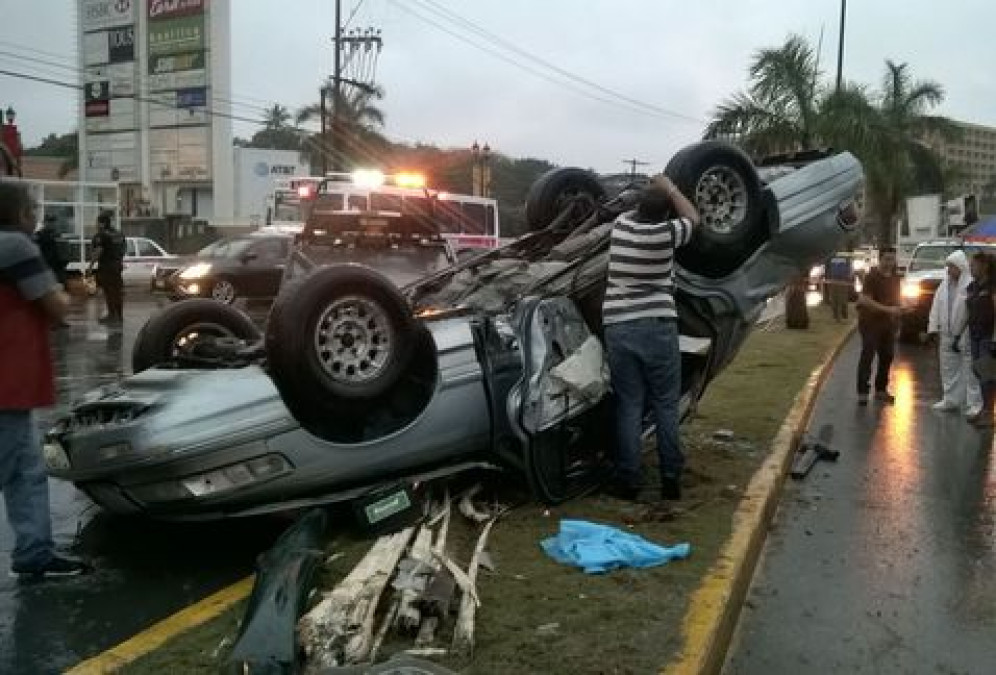 Por ir a exceso de velocidad una joven pierde la vida
