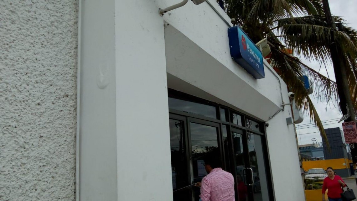 Delincuentes burlan operativo del Buen Fin y roban un Banamex