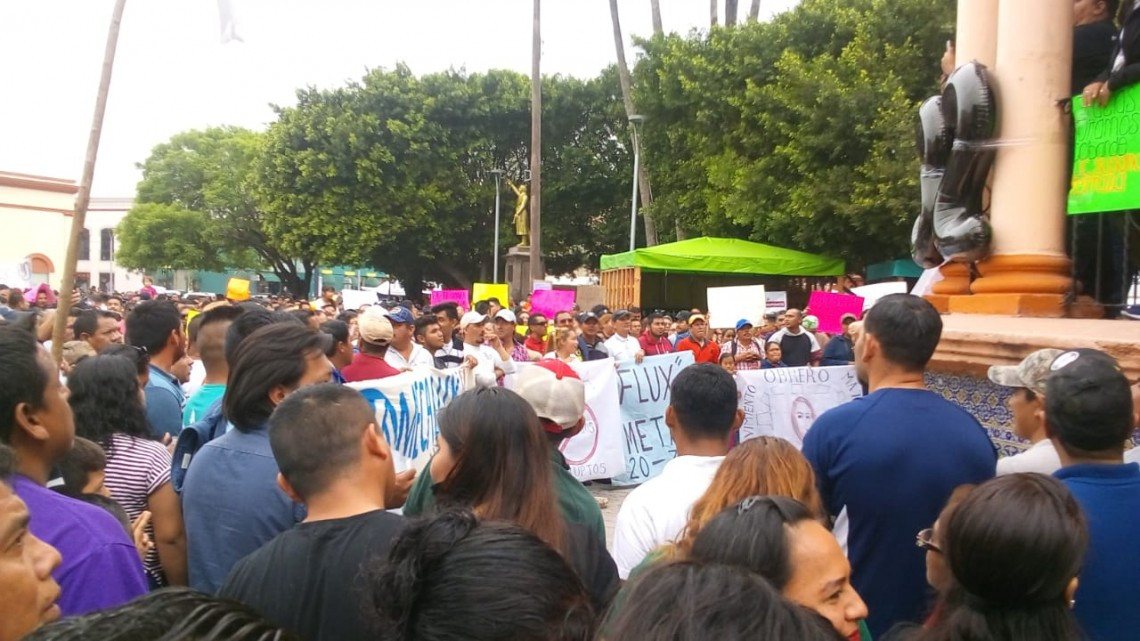 Nuevamente se concentran miles de trabajadores en la plaza principal de Matamoros