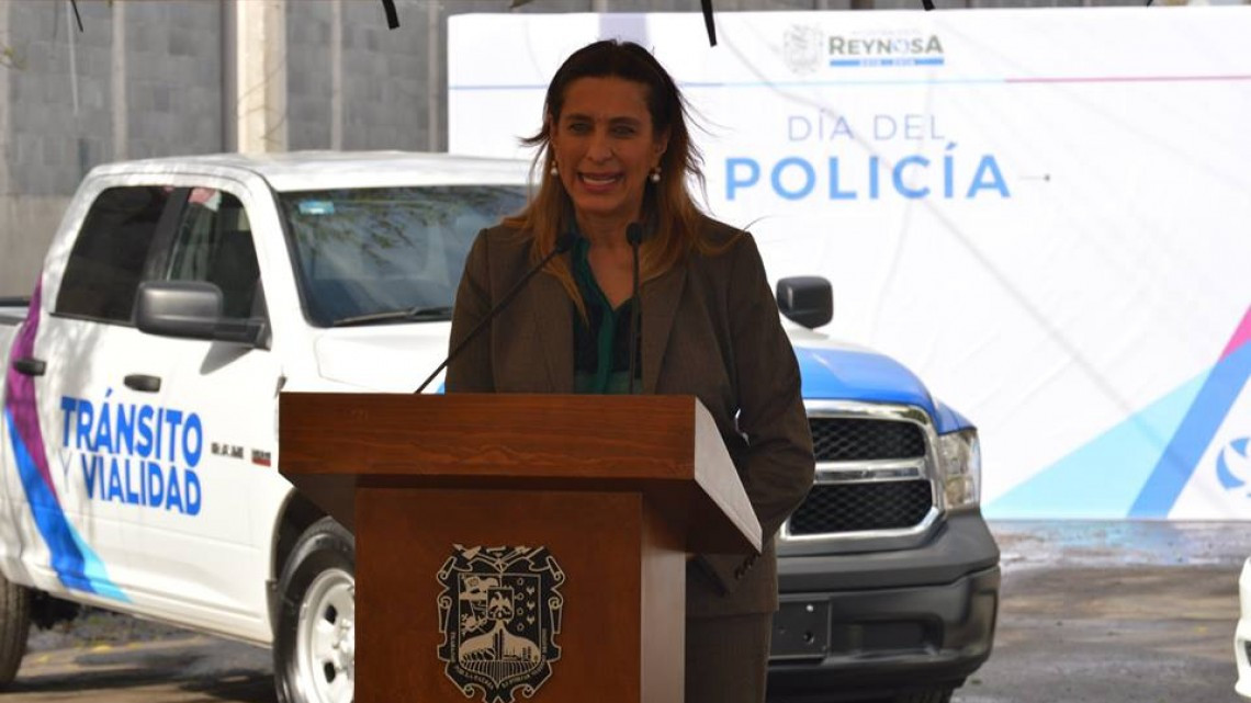 Ayuntamiento felicita a policías en su día