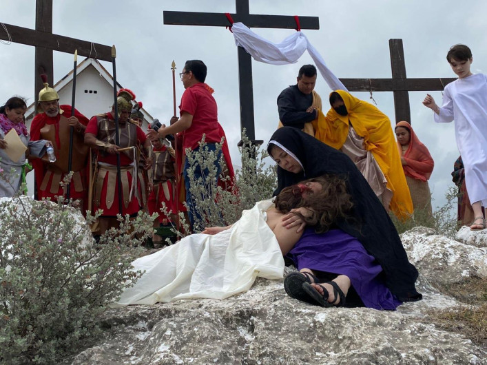 Celebran medio siglo del viacrucis viviente en Parroquia del Refugio