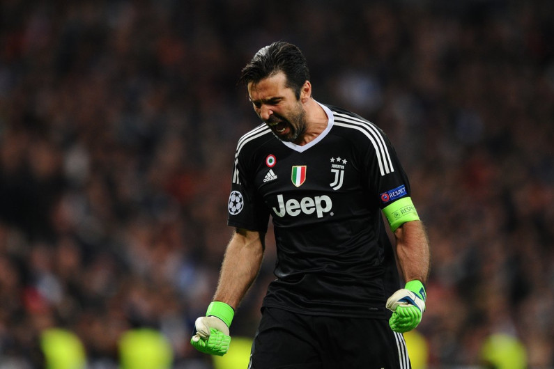Buffon revienta por decisión del árbitro en la Champions
