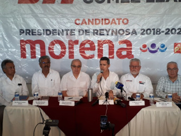 Presenta JR parte de su gabinete