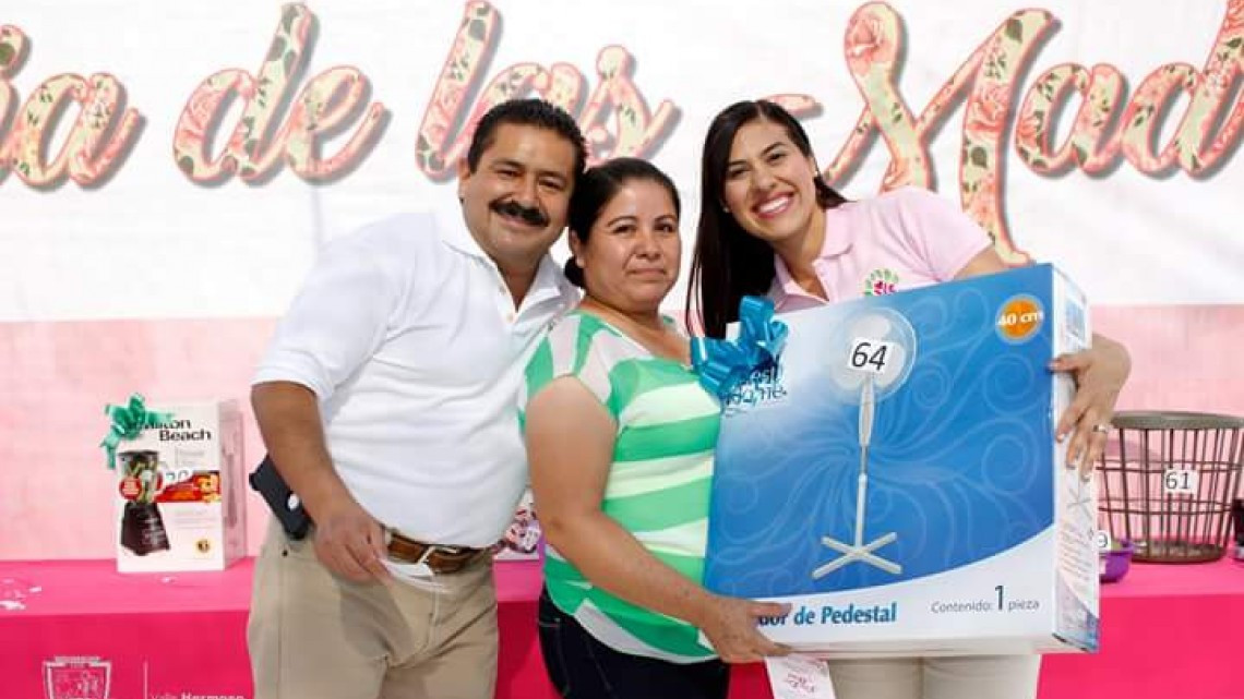 Ayuntamiento festeja a madres de Aquiles Serdán