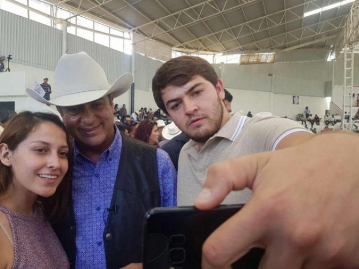 Busca Bronco disminución de impuestos y aumento de salario