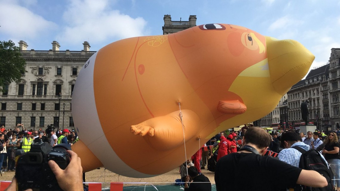 Un globo gigante de Trump sobrevuela Londres