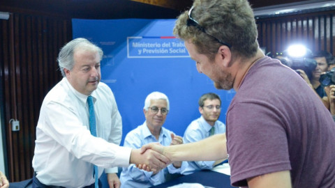 Finaliza paro de trabajadores portuarios en Chile