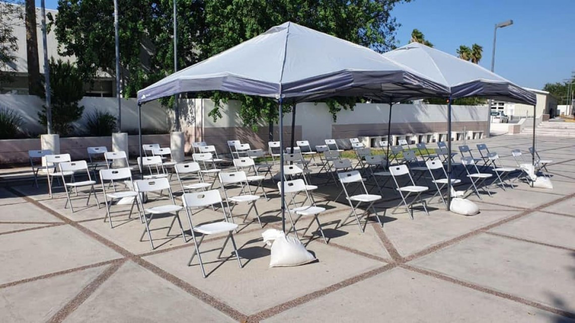 Gerardo Peña lleva apoyos a familias y personal médico en el Hospital General