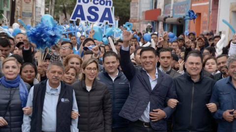 Se registra Arturo Soto por el distrito XV