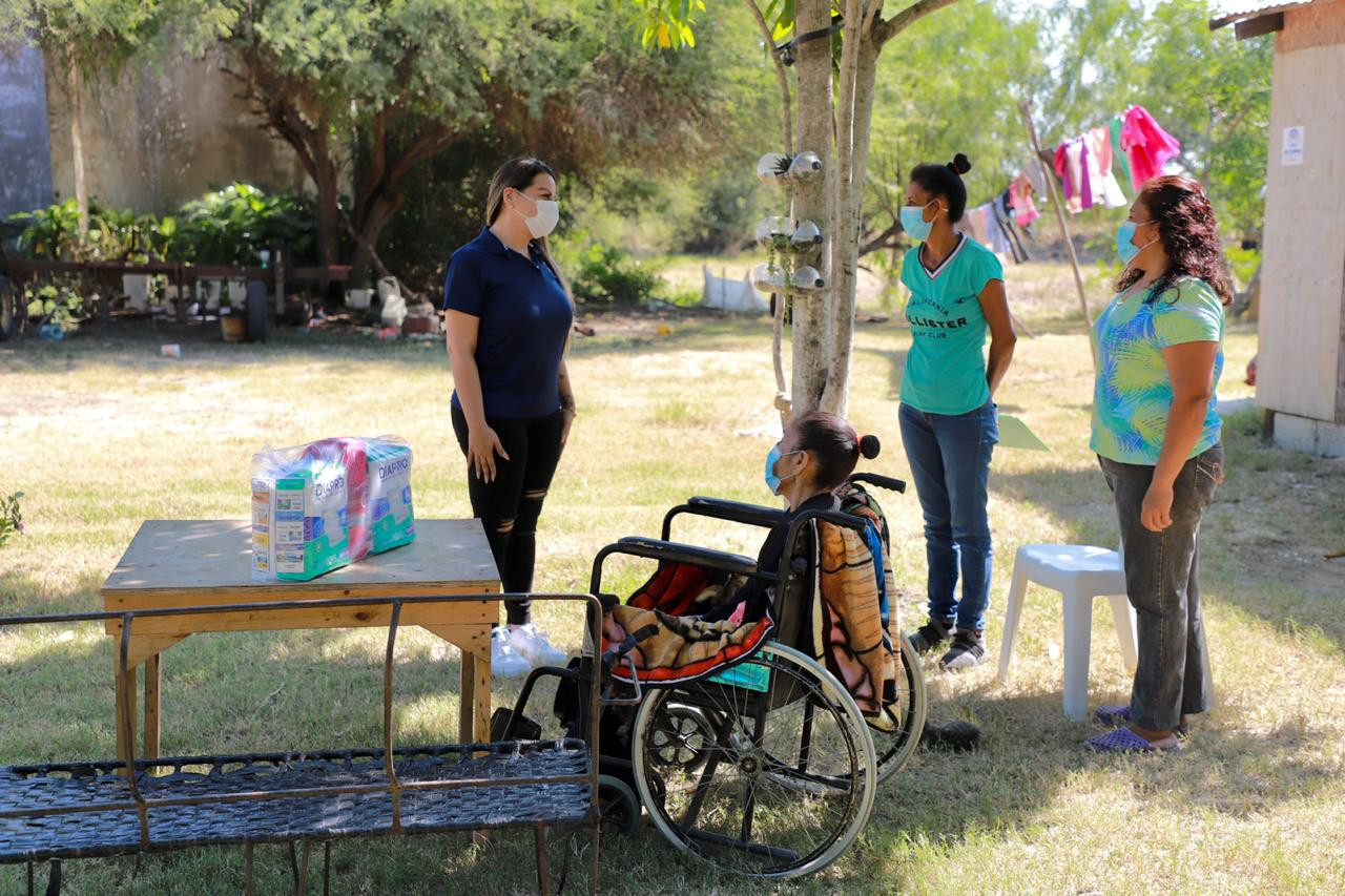 DIF Altamira entrega apoyos a personas vulnerables en el ejido Mata del Abra