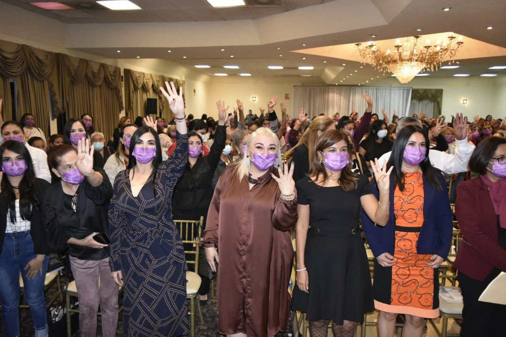 Las mujeres unidas somos invencibles: Adriana Lozano