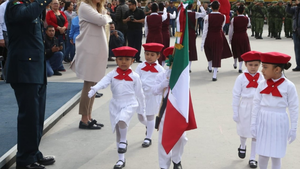 Preside Alcaldesa Maki Ortiz ceremonia del "Día de la Bandera"