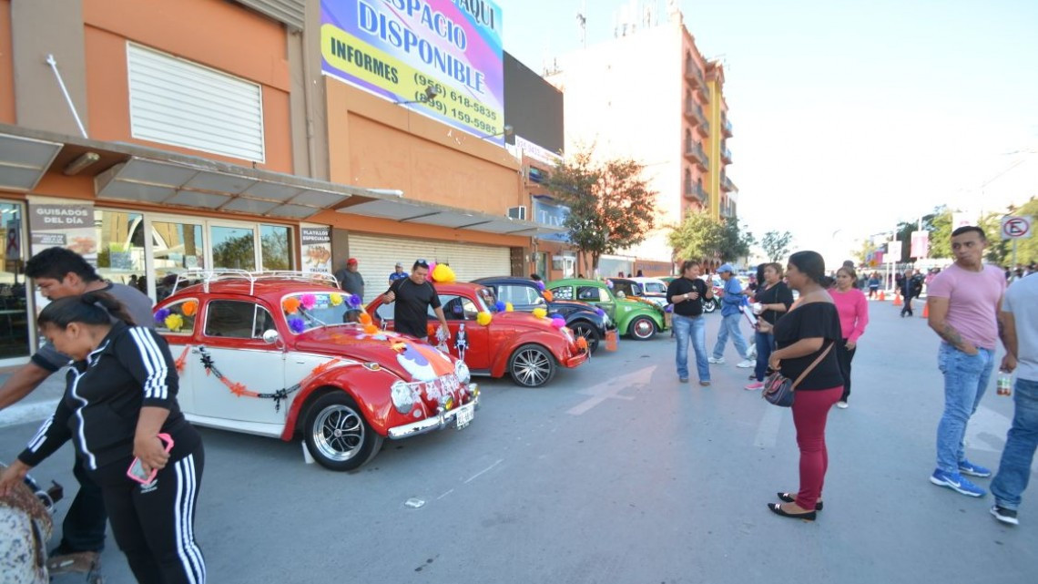 Celebran más de 2 mil personas el "Día de Muertos"