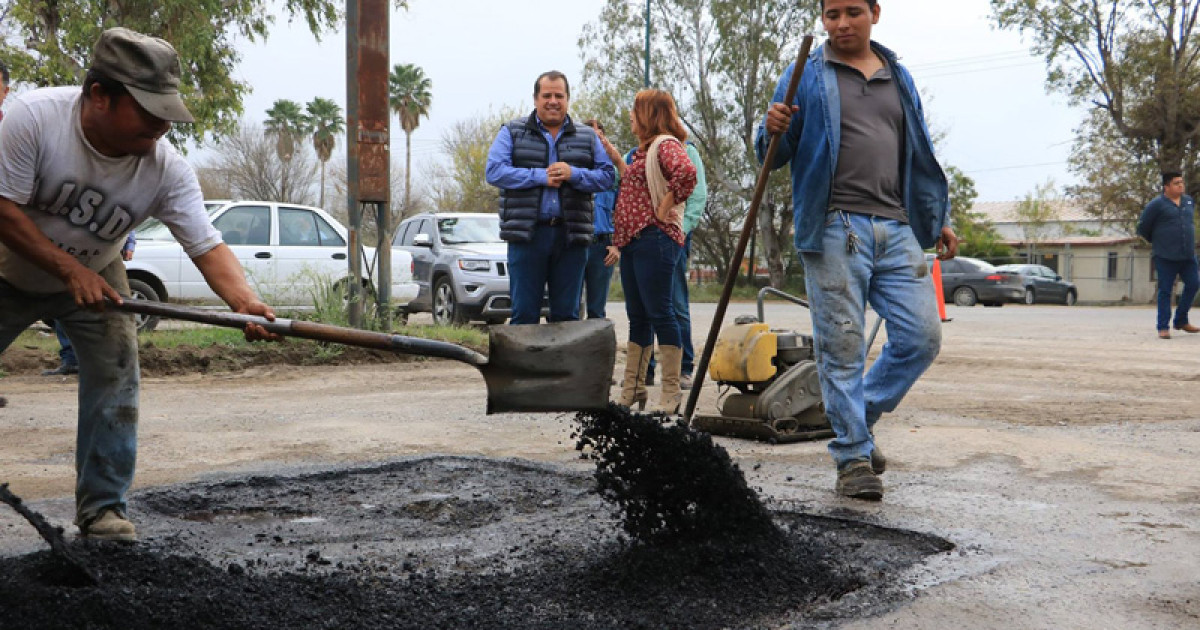 Alcalde continúa supervisando obras de bacheo 