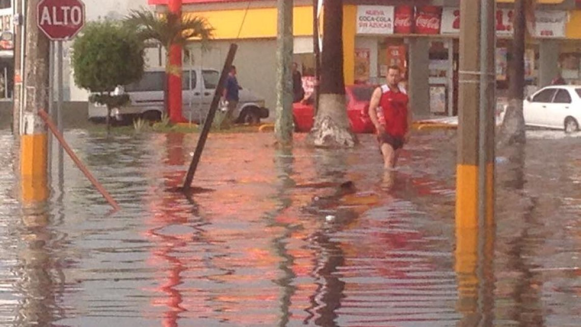 Mazatlán es inundado por fuertes lluvias