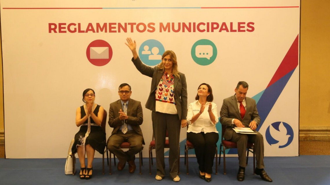 Administración pública recibe de ciudadanos mejores reglamentos