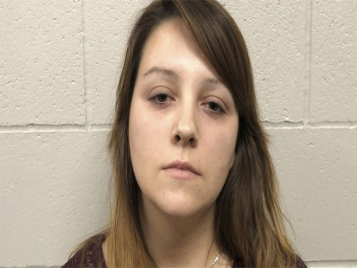 Mujer asesina a sus hijas con tips en Internet