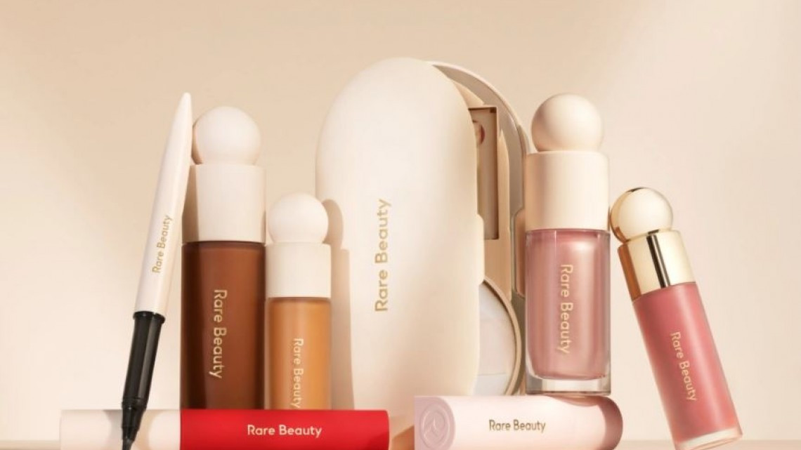 Selena Gómez lanza su línea de maquillaje “Rare Beauty”