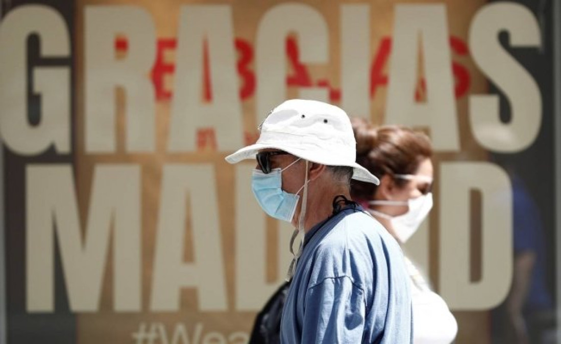 Madrid hace obligatorio uso de cubrebocas en los espacios públicos
