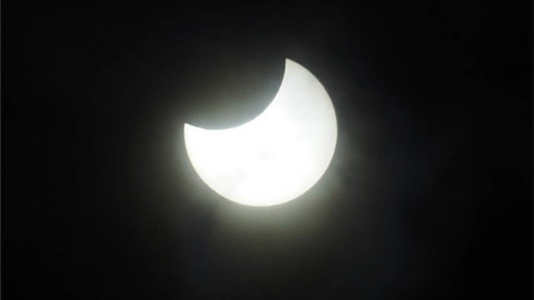 Así fue el primer eclipse solar de 2019