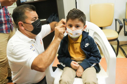 Entrega DIF, Club Rotario y Starkey aparatos auditivos