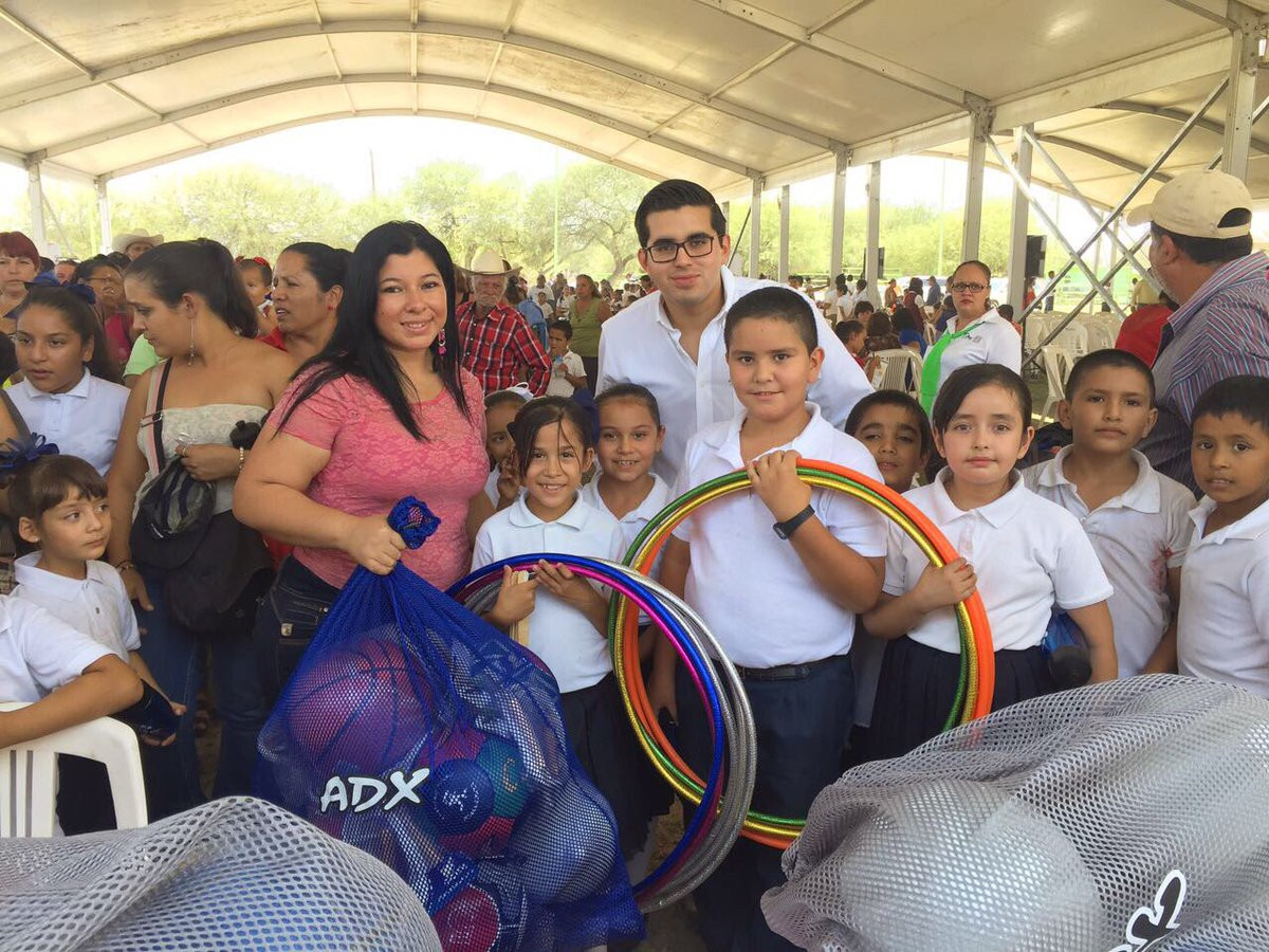 DIF apoya con material deportivo a niños