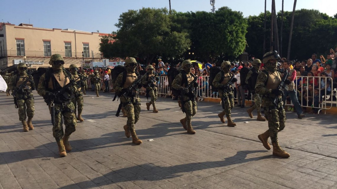 Matamorenses disfrutan desfile militar