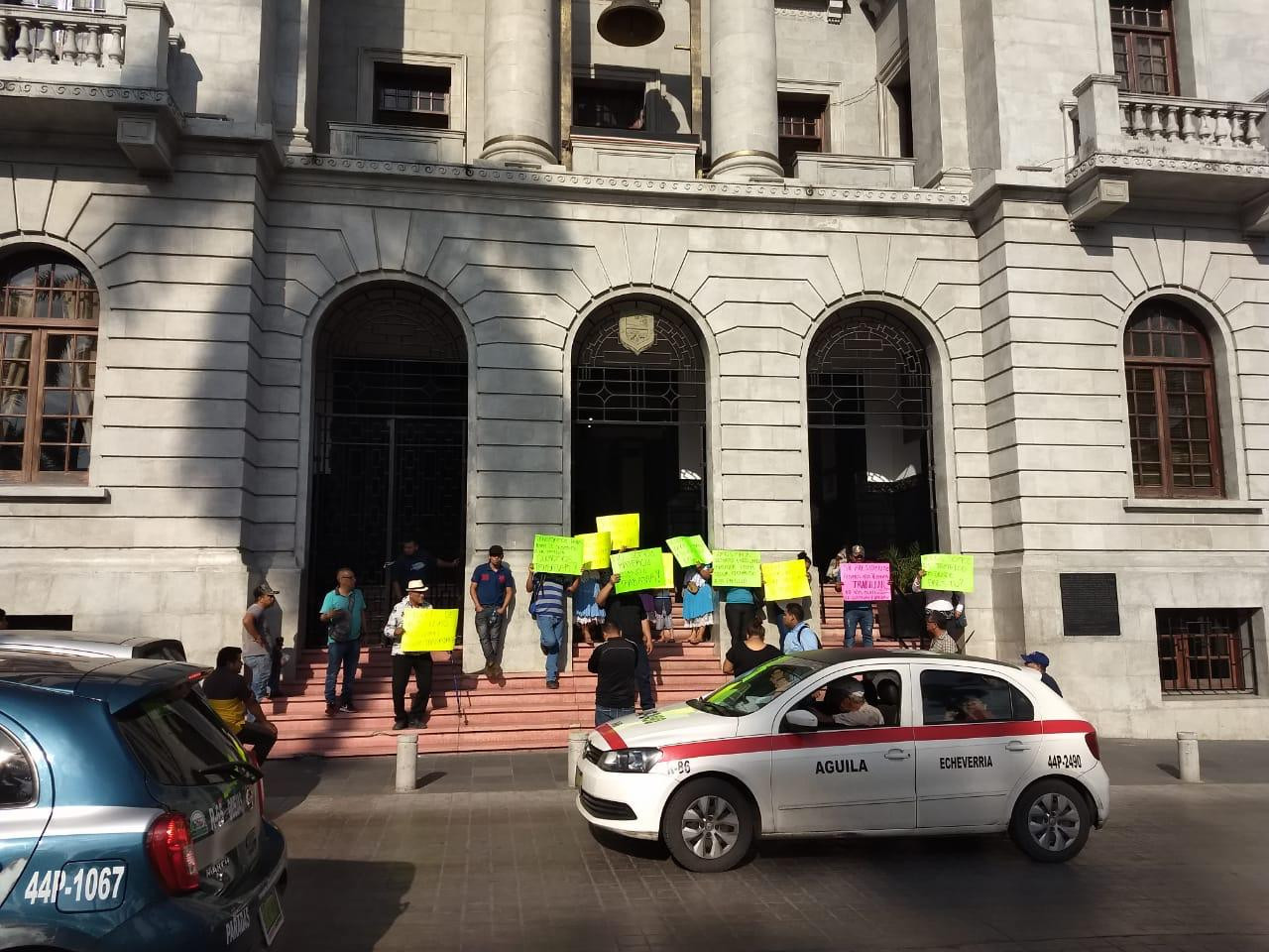 Ambulantes exigen a Chucho Nader los deje trabajar 