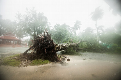 Poderosa tormenta tropical golpea el sur de Tailandia