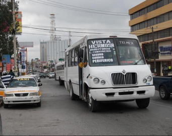 Evalúan aumento al transporte público