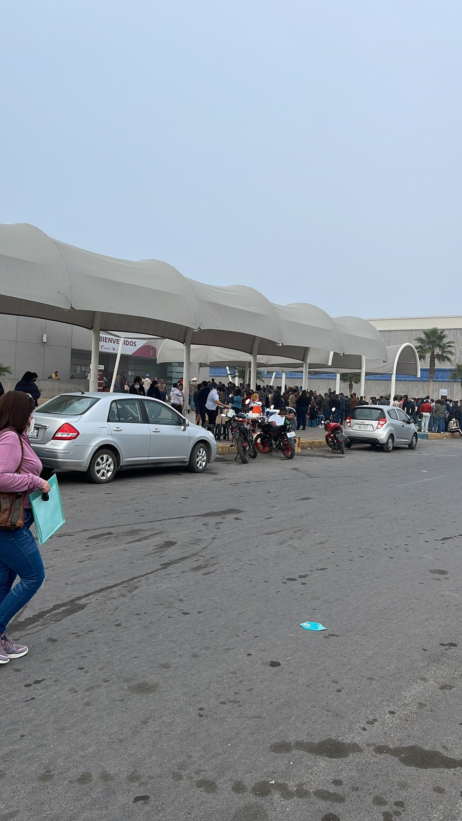 Continúan largas filas en oficina fiscal