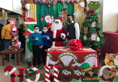 Instalan buzón navideño en oficina de correos