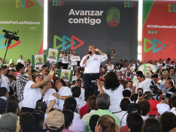 Pide Meade votar por la "certeza y futuro próspero"