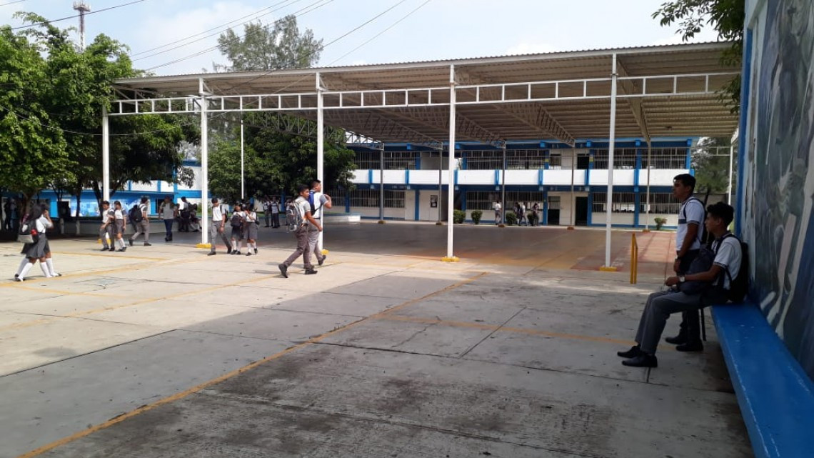 Otorgan escrituras al CBTIS 105, tras cuatro décadas de haberse fundado.