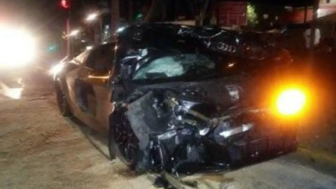 Alan Pulido estampa lujoso auto en Guadalajara