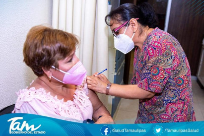 Continúa vacunación de personal de primera línea y segunda línea de atención a la pandemia 