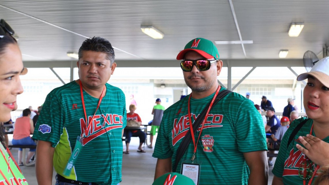 Confían familias en el triunfo de México